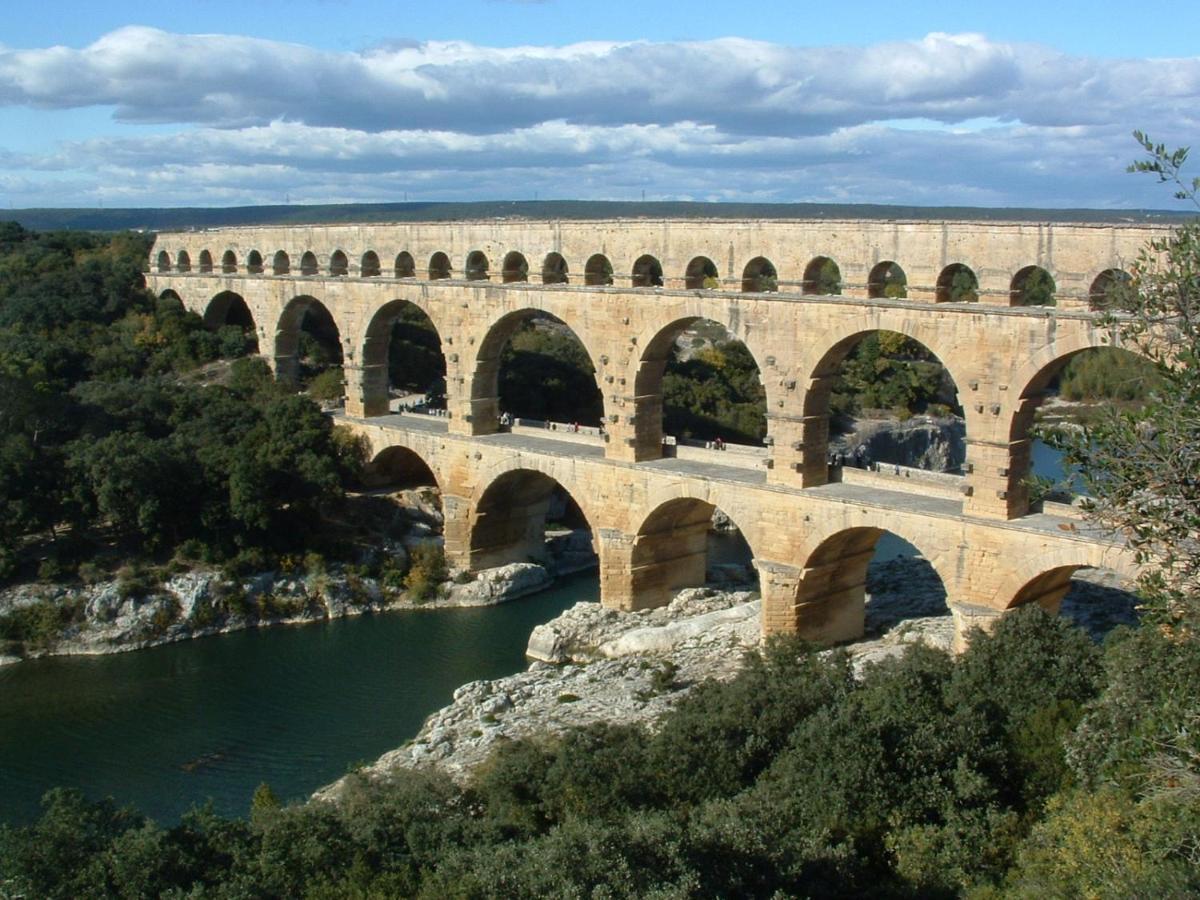 Le Cherche Midi, Entre Nimes, Le Pont Du Gard, Uzes, Arles Marguerittes Exterior photo