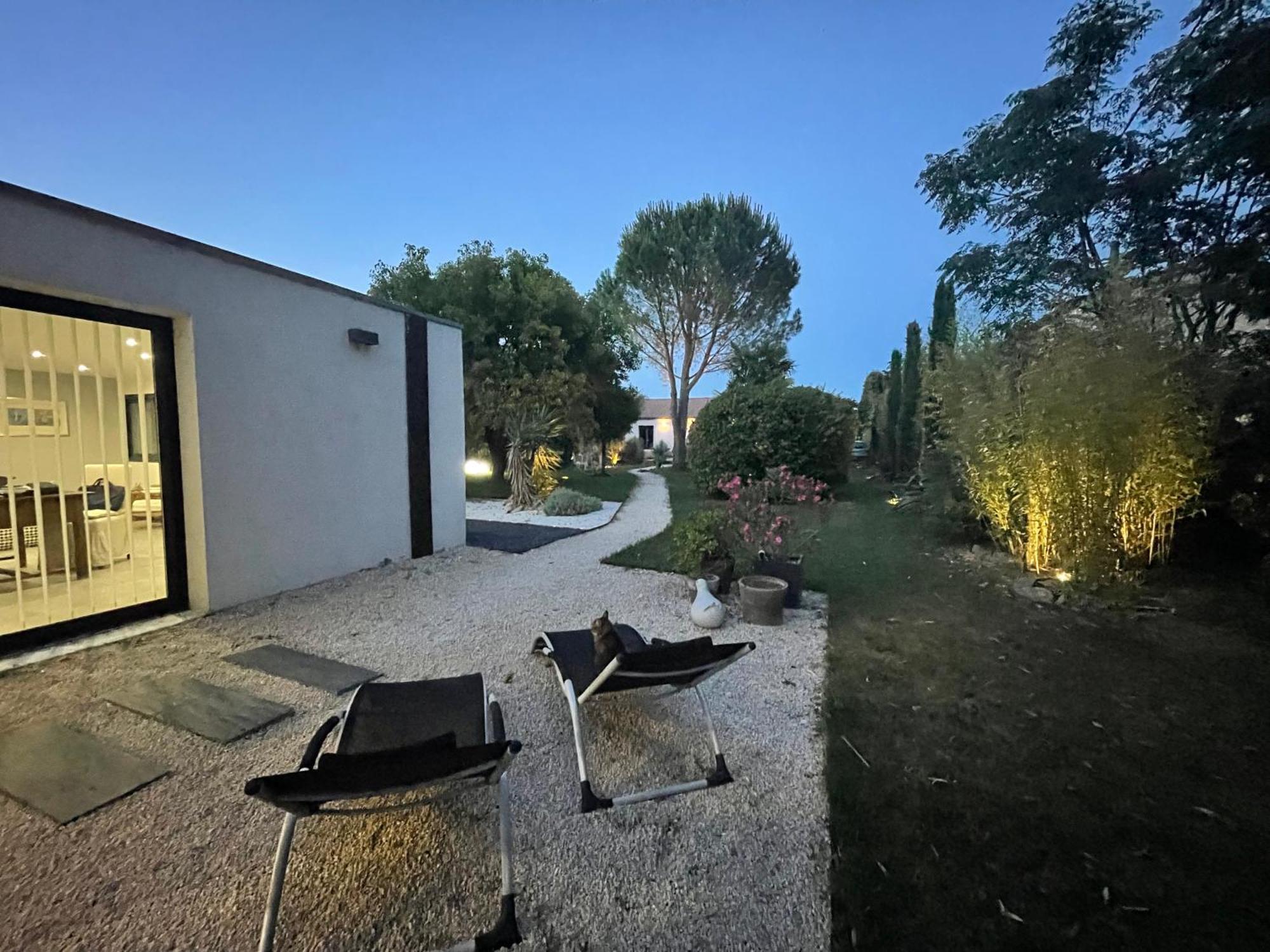 Le Cherche Midi, Entre Nimes, Le Pont Du Gard, Uzes, Arles Marguerittes Exterior photo