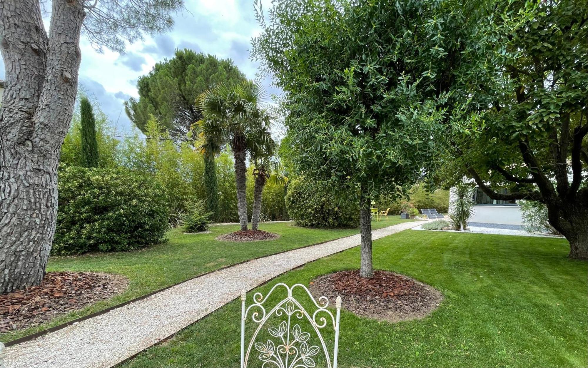 Le Cherche Midi, Entre Nimes, Le Pont Du Gard, Uzes, Arles Marguerittes Exterior photo