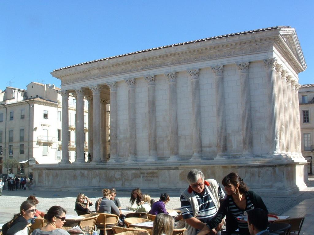 Le Cherche Midi, Entre Nimes, Le Pont Du Gard, Uzes, Arles Marguerittes Exterior photo